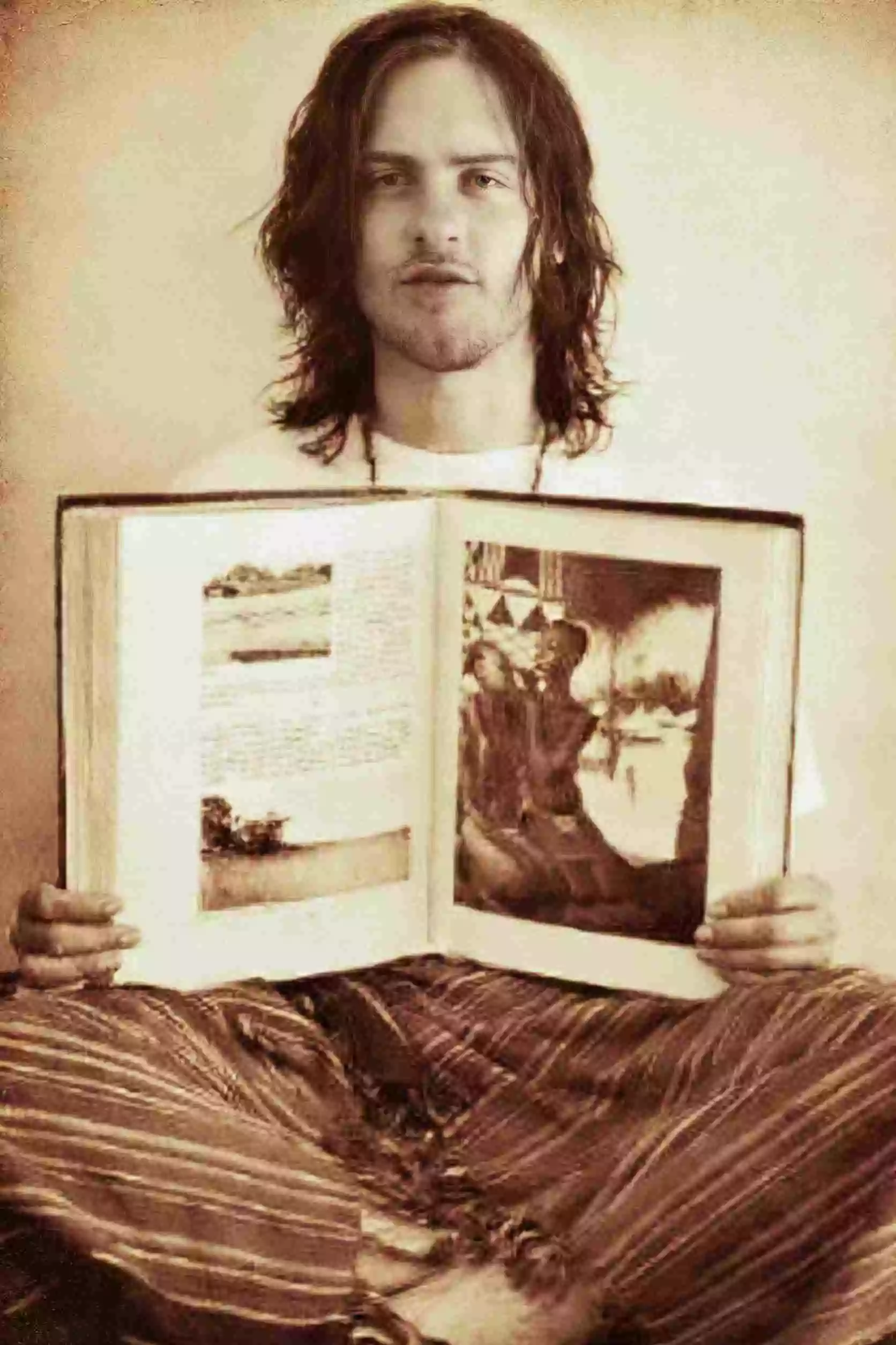 tobey maguire long hair — close-up detail reference: soft perimeter, low shine, side weight