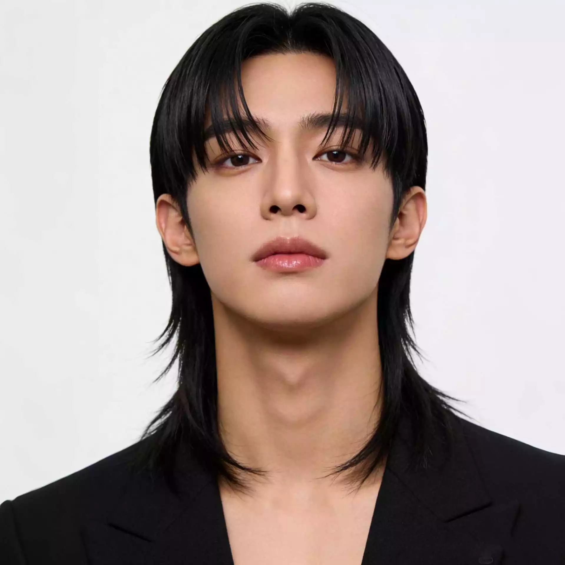 Korean wolf cut men — blended soft layers and neat curtain elements