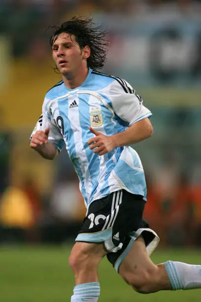 Messi medium long layered hair